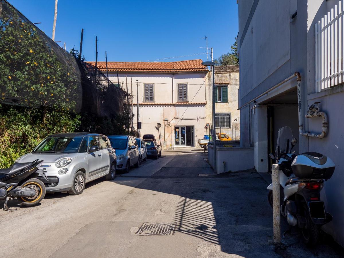 La Dolce Vita Relax - Cozy Apt In Sorrento Lägenhet Exteriör bild