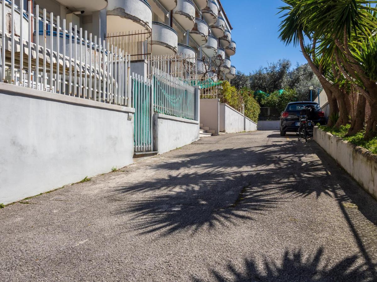 La Dolce Vita Relax - Cozy Apt In Sorrento Lägenhet Exteriör bild